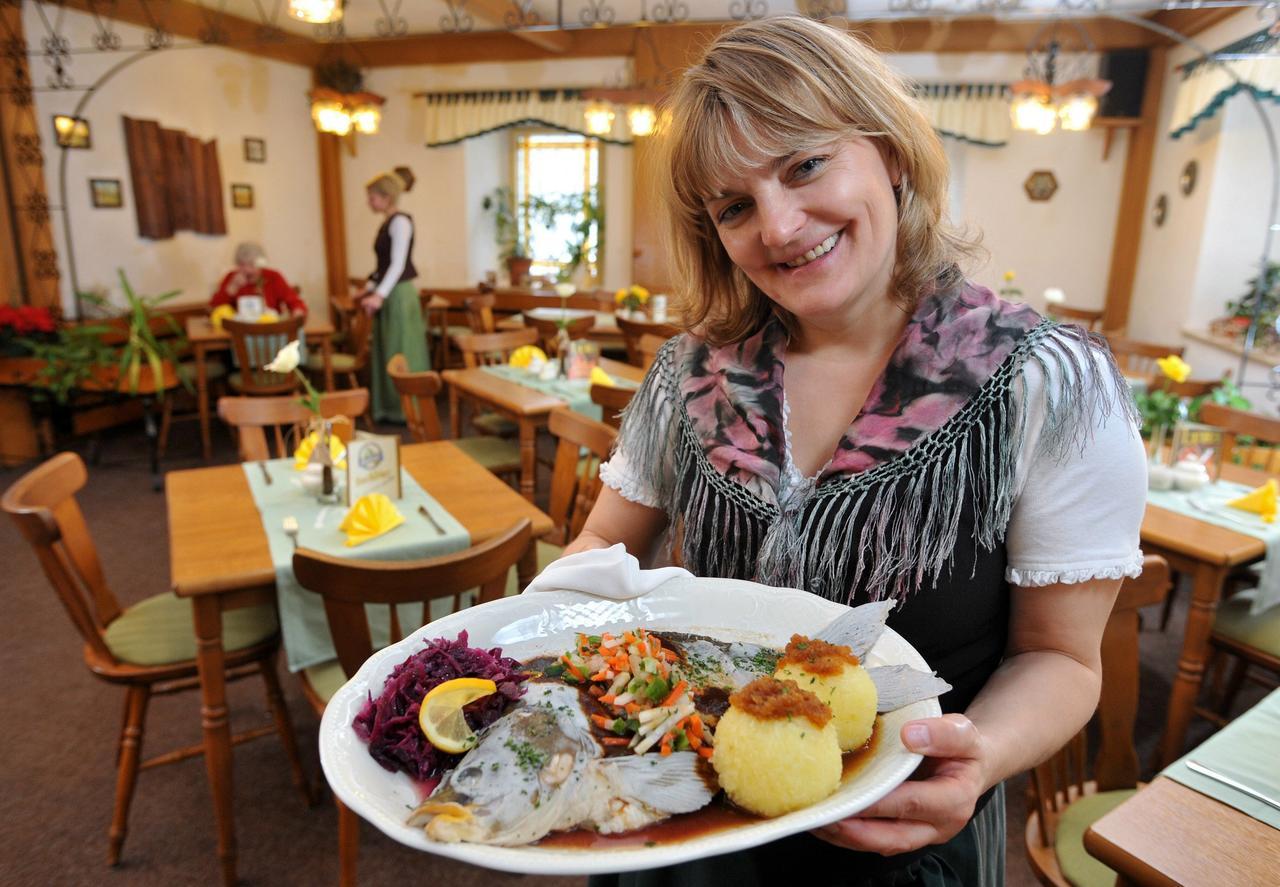 Hotel Gasthof Zum Walfisch Klingenthal Exteriör bild